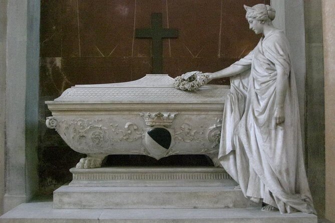 Basilica Santa Croce: Walking Among the Masters of Florence - Tombs and the Cemetery: Why Santa Croce Became a Chosen Resting Place