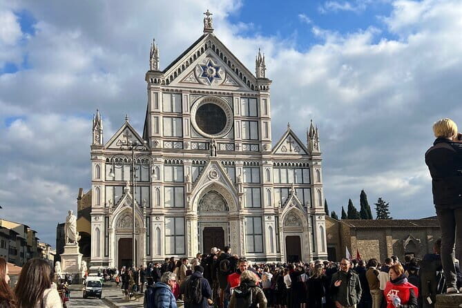 Florence: 1.5-hour Santa Croce Guided Experience - What you’ll see inside Santa Croce: chapels, frescoes, and Gothic details