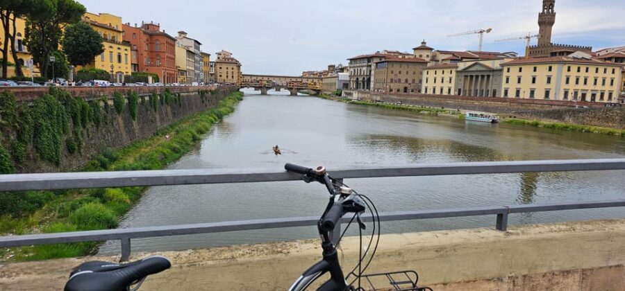Florence: 2-Hour Guided Bike Tour - Gelato, wine windows, and bistecca tips: what the guide adds beyond landmarks