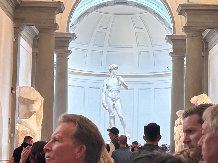 Florence: Accademia Gallery David Entry & Audio Guide App - Where to meet the host in Florence (and what to look for)