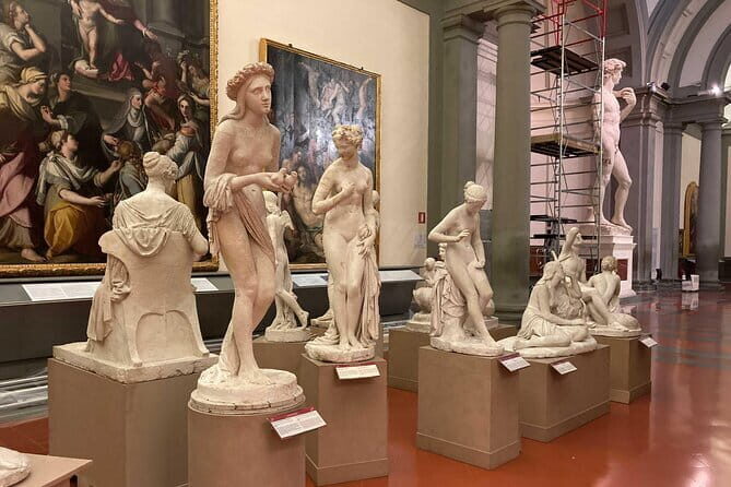 Florence: Accademia Gallery Small-Group Guided Tour - Getting started at Via Ricasoli (and spotting Crown Tours)