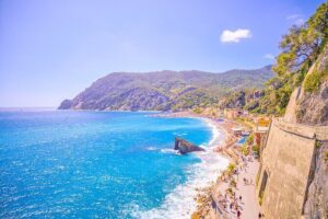 Florence: Cinque Terre Park Day Trip with Optional Street Food - Manarola’s cliffs and vineyards: your first big photo fix