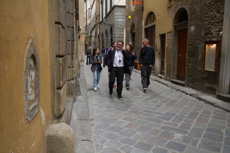 Florence: City Highlights Walking Tour + Wine Windows Option - Pace, earphones, and why the group matters on Florence streets
