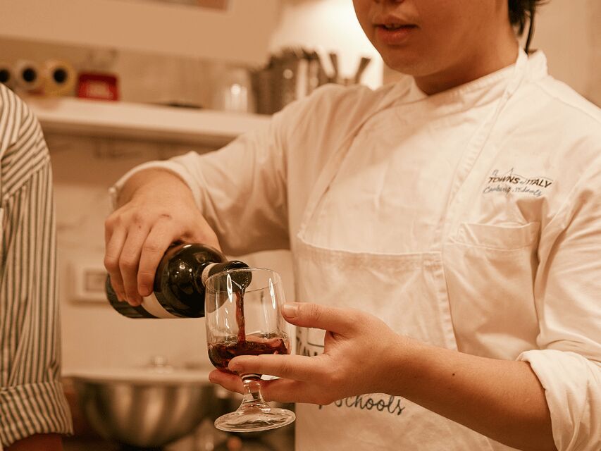 Florence: Cooking Class with Local Food Market Tour - Fresh pasta basics: rolling dough and pairing seasonal sauces