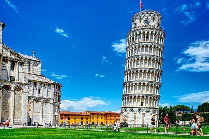 Florence: Duomo Complex with Tickets & City Walk Guided Tour - Baptistery of St. John: gold mosaics and Renaissance symbolism