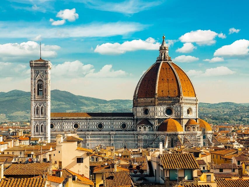 Florence: Duomo S. Maria del Fiore Guided Tour - Inside Santa Maria del Fiore: frescoes, details, and why the guide matters