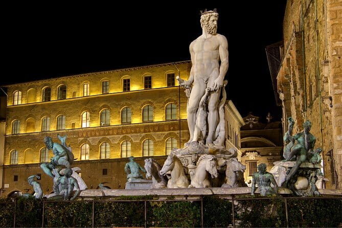Florence Evening Walking Tour: Stories of Power, Love & Betrayal - Meeting at Piazza degli Strozzi and How the Tour Actually Moves