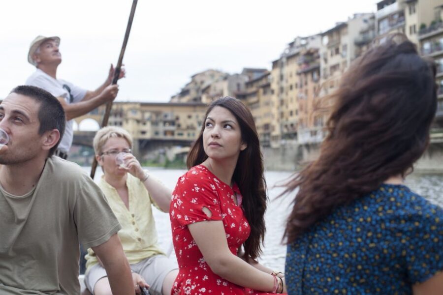 Florence: Guided Gondola Boat Tour with a Glass of Wine - The Cruise Route: From Uffizi Area to Oltrarno Views