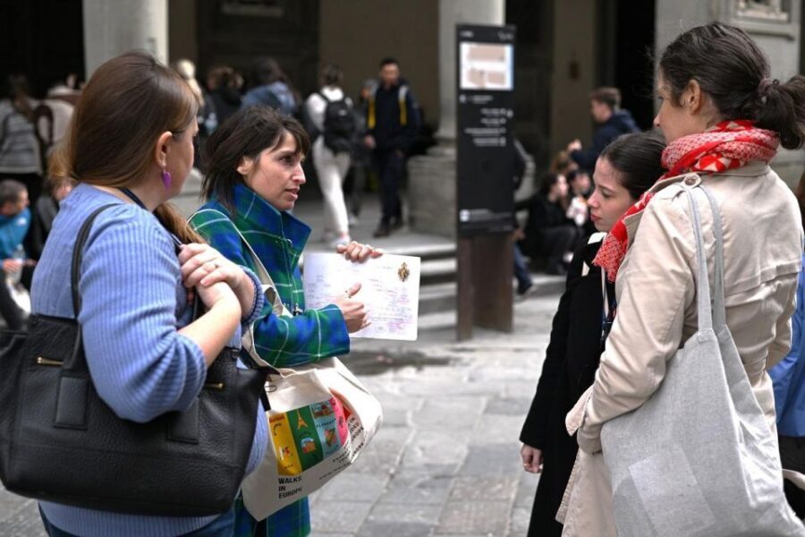 Florence: Guided Tour of Medici Family Secrets and Chapels - Piazza del Duomo: Architecture With a Medici-Era Explanation