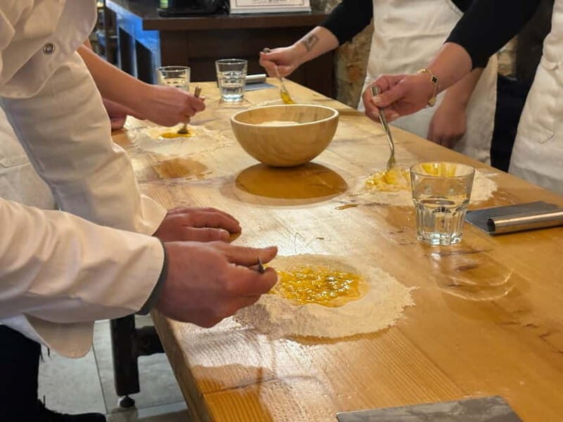 Florence: Handmade Ravioli & Pasta Class with Unlimited Wine - The Quick Start: Art, Propaganda, Medici, and the Vatican