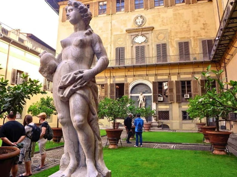 Florence: Medici Family Guided Walking Tour - Palazzo Pitti: the Medici’s last big residence