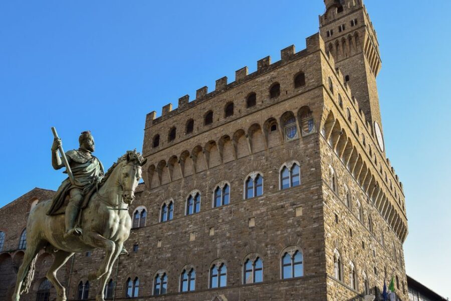 Florence: Mysteries of the Medici Guided Walking Tour - Choosing shared vs private: how format changes the experience