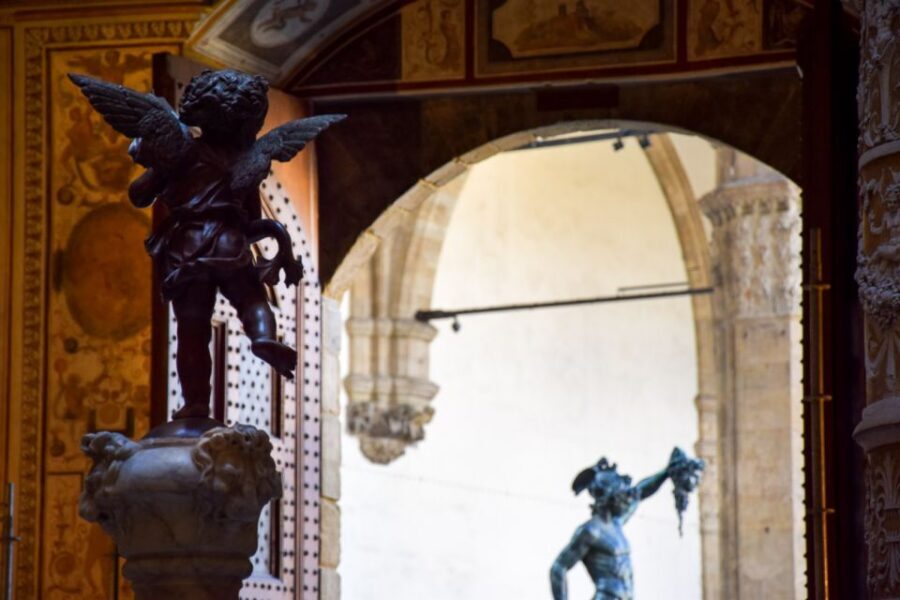 Florence: Mysteries of the Medici Guided Walking Tour - Your guide experience: what to expect from the storytelling style
