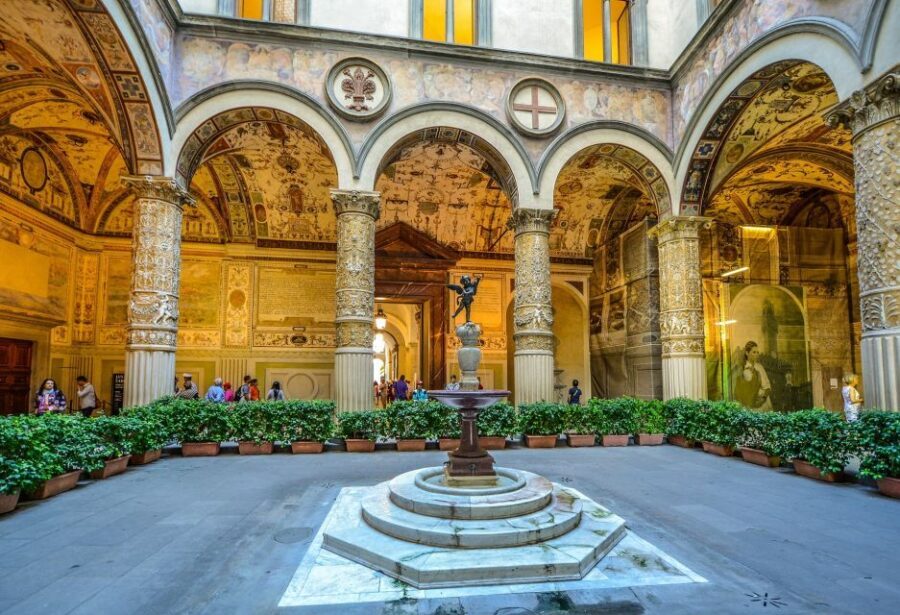 Florence: Palazzo Vecchio Guided Tour - Meeting at Piazza della Signoria without getting stressed