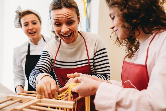 Florence: Pasta Cooking Class with Unlimited Wine - Group Size, Comfort, and the Social Sweet Spot