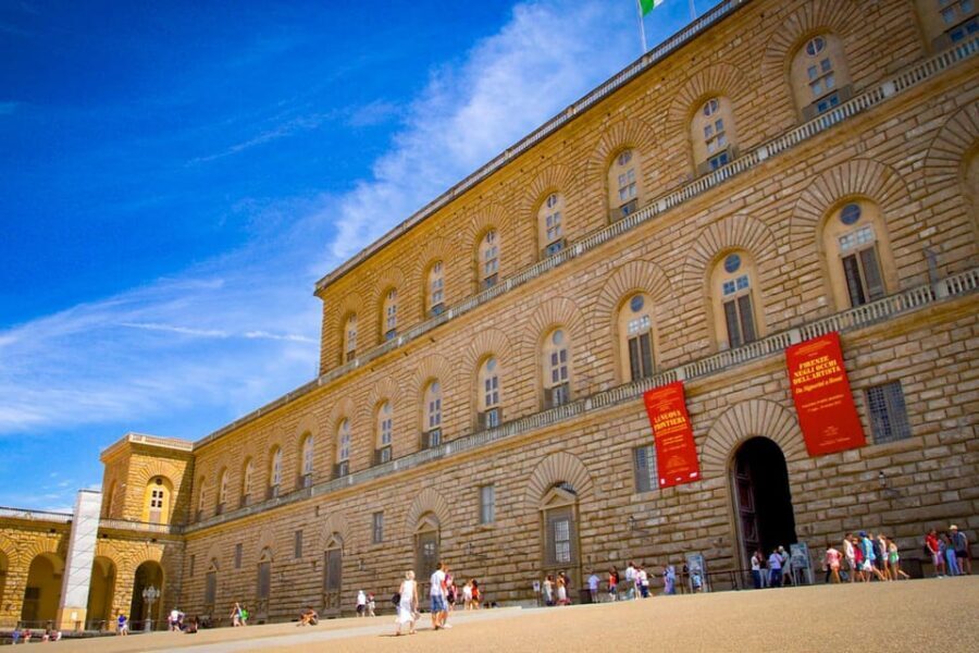 Florence: Pitti Palace and Boboli Gardens Ticket & eBook - Pitti Palace: Medici power in stone and windows