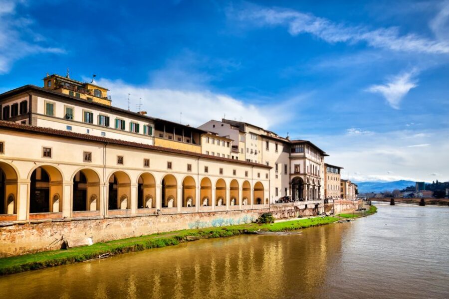 Florence: Private Uffizi Gallery Discovery Tour with Ticket - The Uffizi problem: crowds and time burn