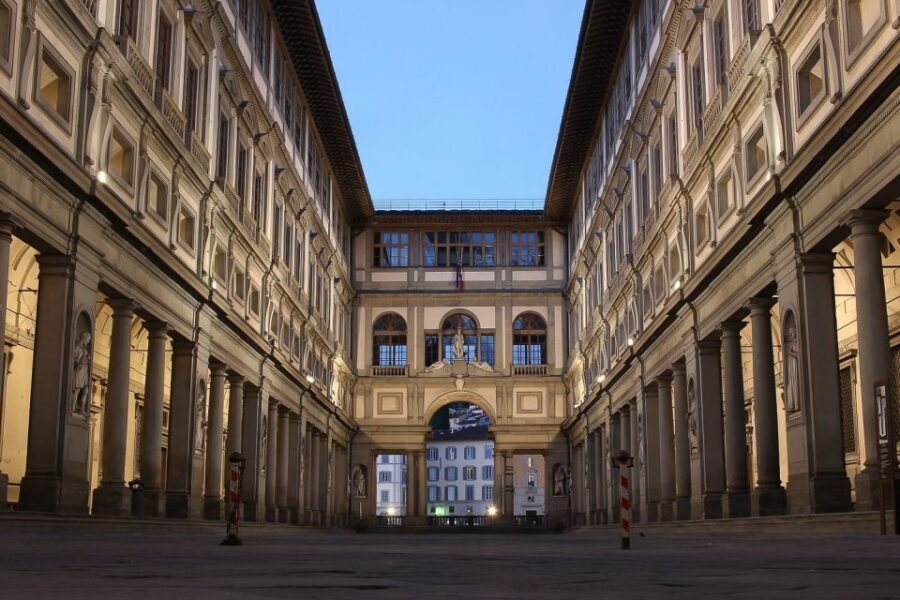 Florence: Private Uffizi Gallery Discovery Tour with Ticket - After the Uffizi: Vasari Corridor views outside