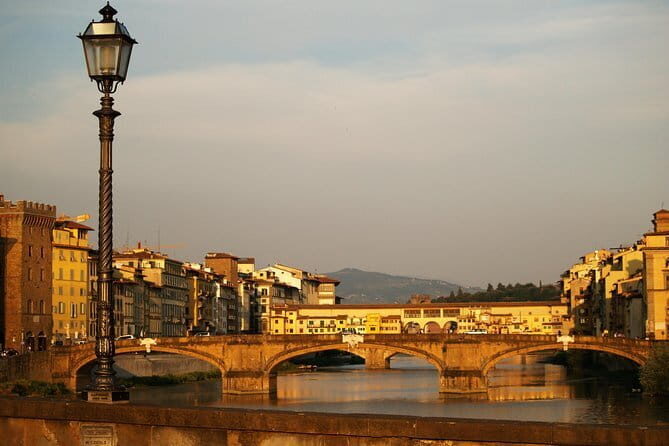 Florence River Cruise on a Traditional Barchetto - Getting oriented on land: Piazza della Signoria to Ponte Vecchio