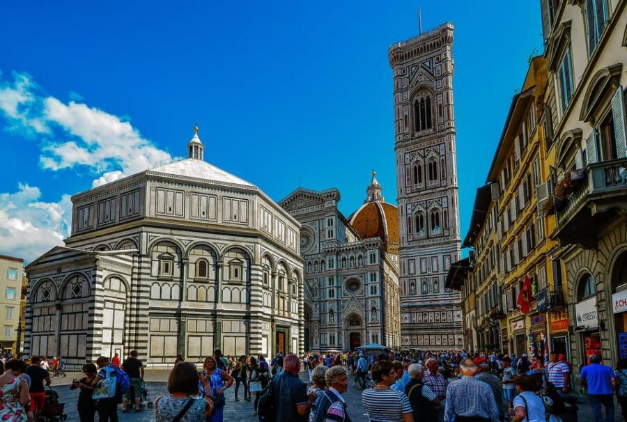 Florence: Santa Maria del Fiore Duomo Tour - Meeting point and first walk: where to go and how to show up