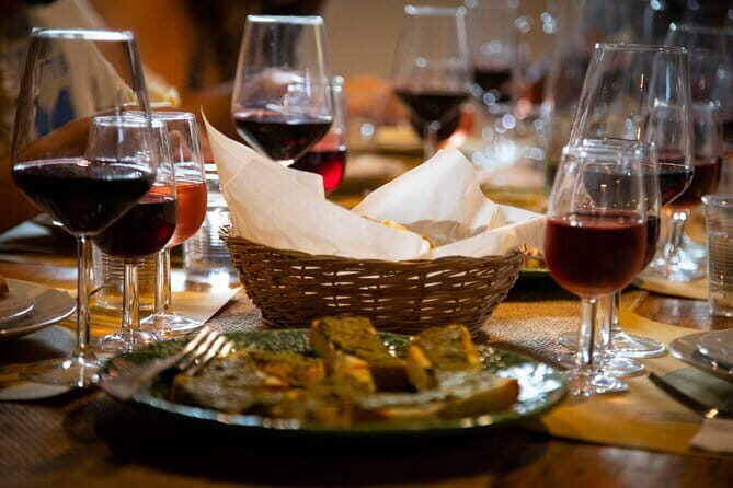 Florence: Siena & San Gimignano with Dinner in a Boutique Winery - Free time in San Gimignano: how to use your one-hour window