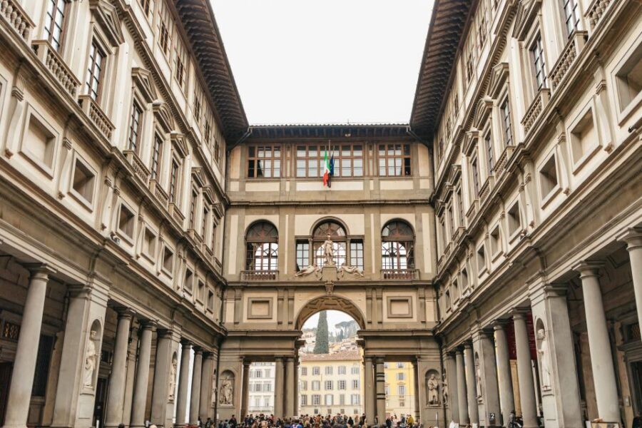 Florence: Skip-the-Line Uffizi Small Group Tour - The Short Walk In: A 10-Minute Stretch to Set the Pace
