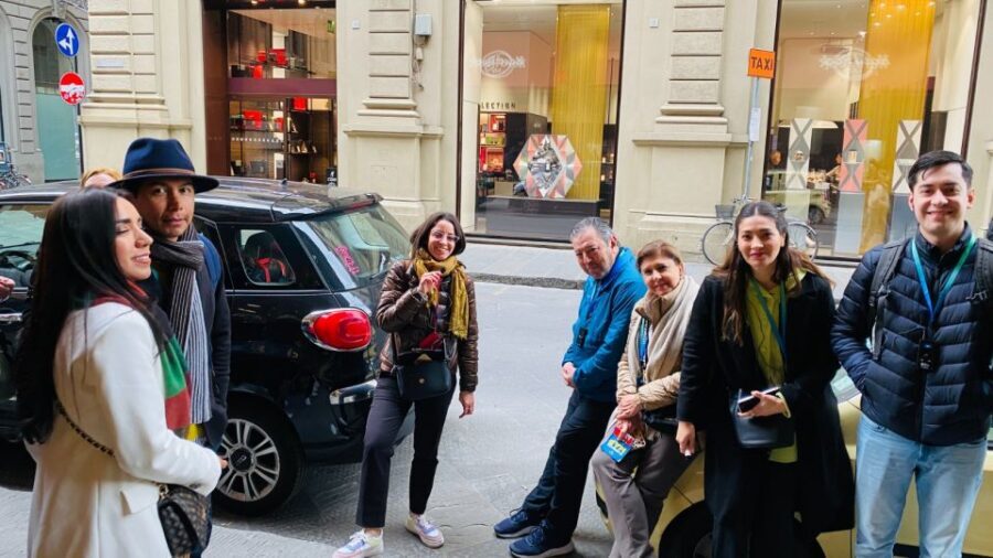 Florence: Small Group Guided Walking Tour - The guides: how humor and pacing affect the whole tour