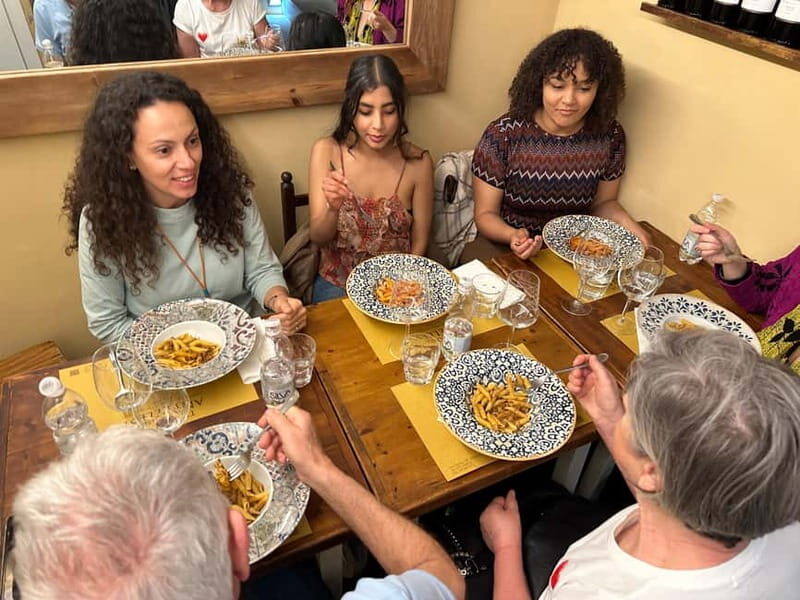 Florence: Street Food Tour with Wine & Local Guide - Ponte Vecchio and Florence Icons: Learning What to Notice