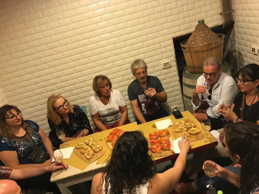 Florence: Sunset Sightseeing Tour and Wine Tasting - Small group size: why 8 people changes the experience