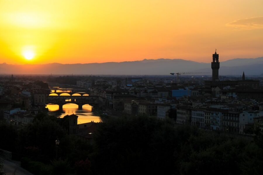 Florence: Sunset Sightseeing Tour and Wine Tasting - Piazza Signoria and Piazza Duomo: seeing the classics from the walking route