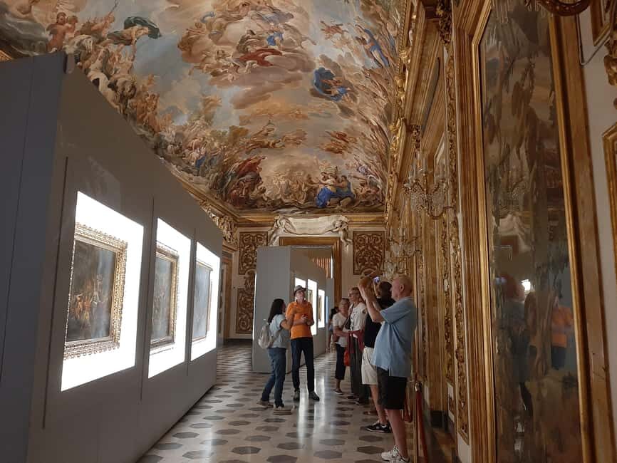 Florence: The Medici Experience Tour - Starting at Via Camillo Cavour: a clean, focused start