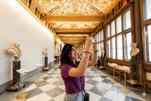 Florence: Timed Entry to Uffizi with Optional Audio Guide - Finding the Meeting Point at Piazzale degli Uffizi, 1 (Donatello Statue Area)