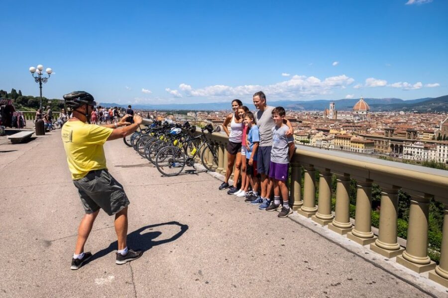 Florence: Tuscany Bike Tour with Wine & Olive Oil - The tasting stop: Chianti, extra-virgin olive oil, bread, and cold cuts