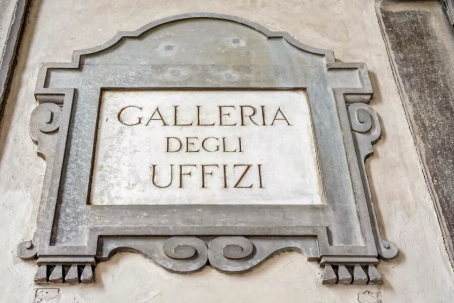 Florence: Uffizi Priority Ticket & Masterpieces Audio App - The outside payoff: Vasari Corridor views