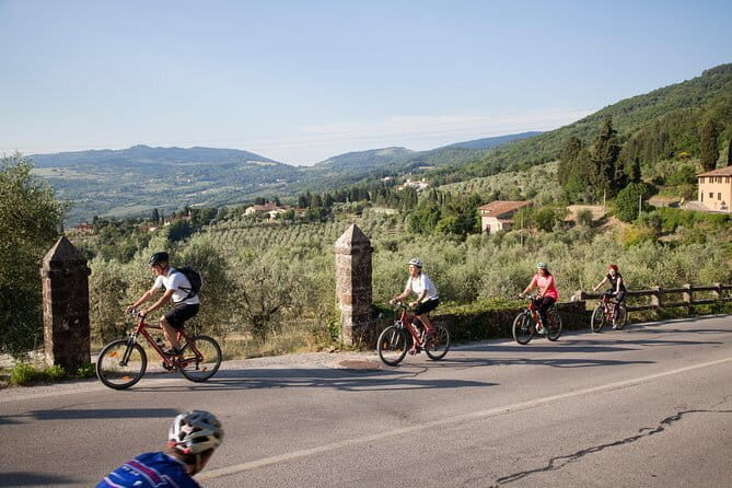 Florence Vintage Bike Tour–guided, small group or private option - San Lorenzo and Medici Burials: A Power Stop You’ll Feel