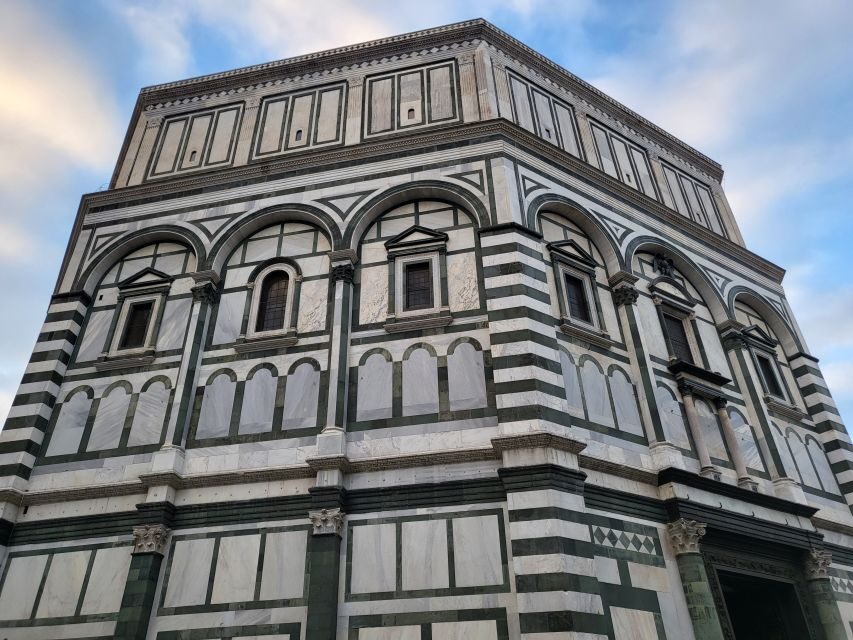 Florence: Walking Tour of Dante's Florence with a Guide - Piazza della Signoria and Palazzo Vecchio: Dante’s funerary mask