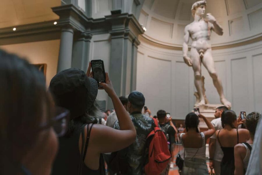 Florence: Walking Tour with David, Duomo & Uffizi Gallery - Piazza della Signoria to Palazzo Vecchio: Medici power in full view