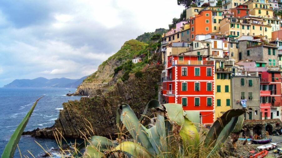 From Florence: Full-Day Private Cinque Terre Tour with Pisa - The short ferry ride to Vernazza: it’s brief, but it changes the whole feel
