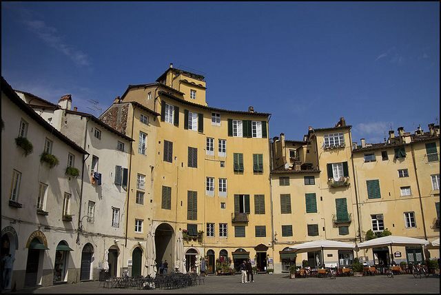 From Florence: Pisa & Lucca Day Tour with Buccellato Tasting - The Transfer to Lucca: Expect a Pace Shift
