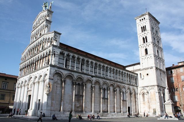 From Florence: Pisa & Lucca Day Tour with Buccellato Tasting - Choosing the Right Version: Guided vs Low-Cost and Tower Access