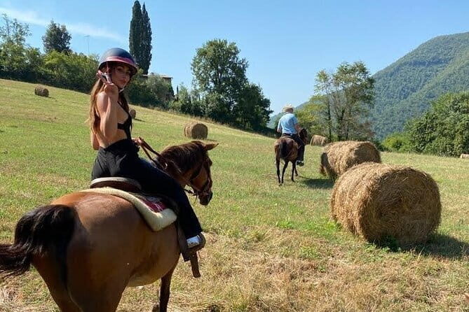 Hot Air Balloon ride in Tuscany countryside from Chianti - Landing party: breakfast, schiacciata, sweets, and a prosecco toast