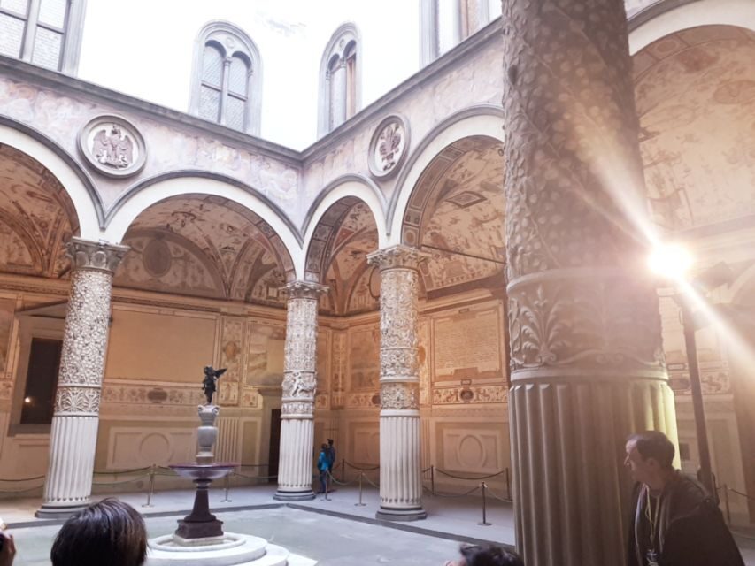 Inferno Tour In Florence - Salone dei Cinquecento and the Hall of Geographical Maps payoff
