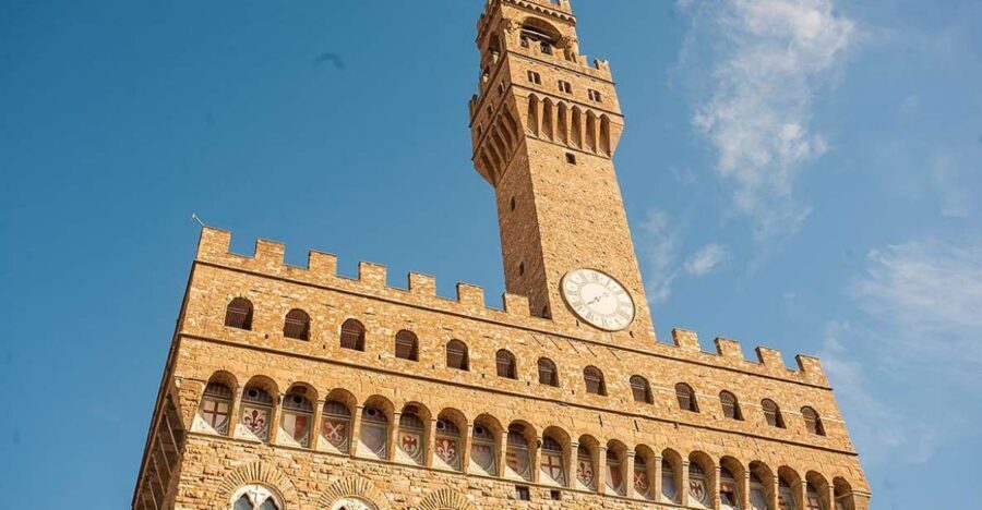 Palazzo Vecchio 90-Minute Morning Guided Tour - Meeting Palazzo Vecchio: Cosimo I statue, quick entry, and a focused 90 minutes