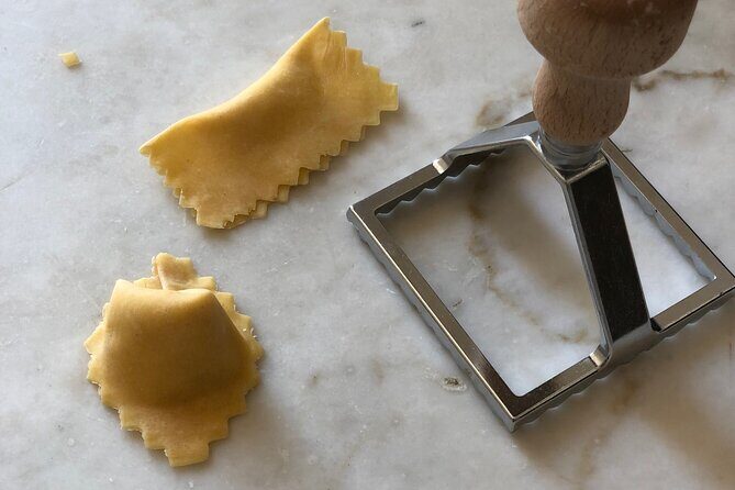 Pastamania - Florence Pasta Making Class - The sit-down meal with Tuscan wine: what’s included