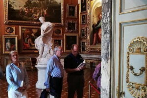 Pitti Palace, Palatina Gallery and the Medici: Arts and Power in Florence. - Piazza de’ Pitti to Palazzo Pitti: the power story starts outside