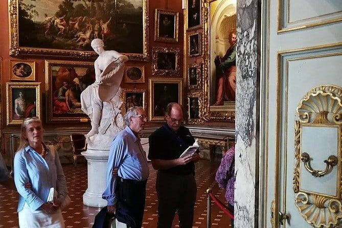 Pitti Palace, Palatina Gallery and the Medici: Arts and Power in Florence. - Piazza de’ Pitti to Palazzo Pitti: the power story starts outside