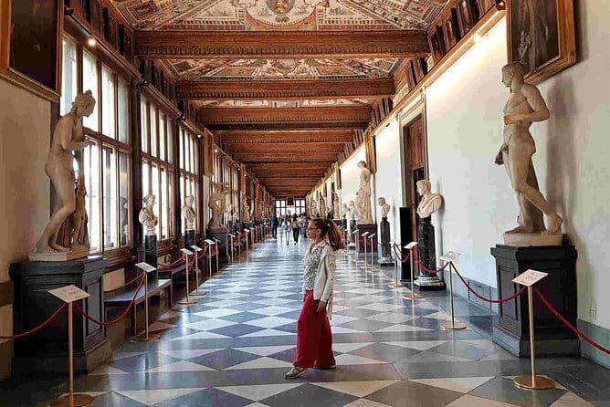 Premium Small-Group Uffizi Tour - Hearing the guide: audio headsets in a noisy museum