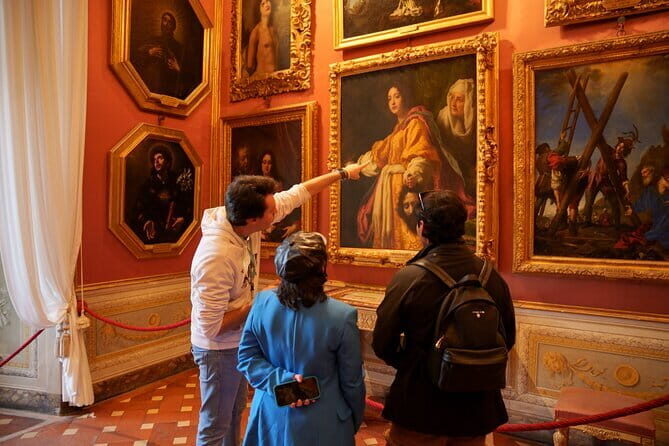 PRIVATE Full-Day Siena, San Gimignano and Chianti from Florence - San Gimignano: towers frozen in time and gelato at Dondoli