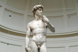 Skip-the-Line Florence Highlights and David Walking Tour - Palazzo Strozzi and Via de’ Tornabuoni: Renaissance Scale and Modern Fashion