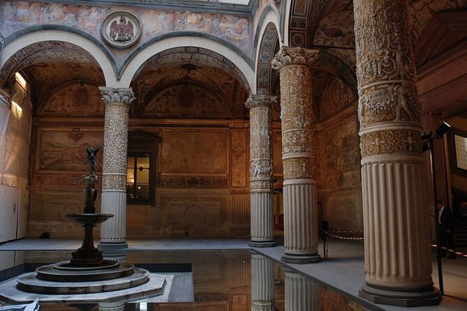 The Best of Florence Walking Tour in a Small Group - Medici Florence: San Lorenzo, the Laurentian Library, and the Chapels